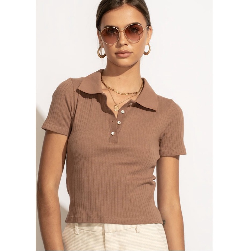 Abriana Brown Ribbed Polo Top. Size X-Large.